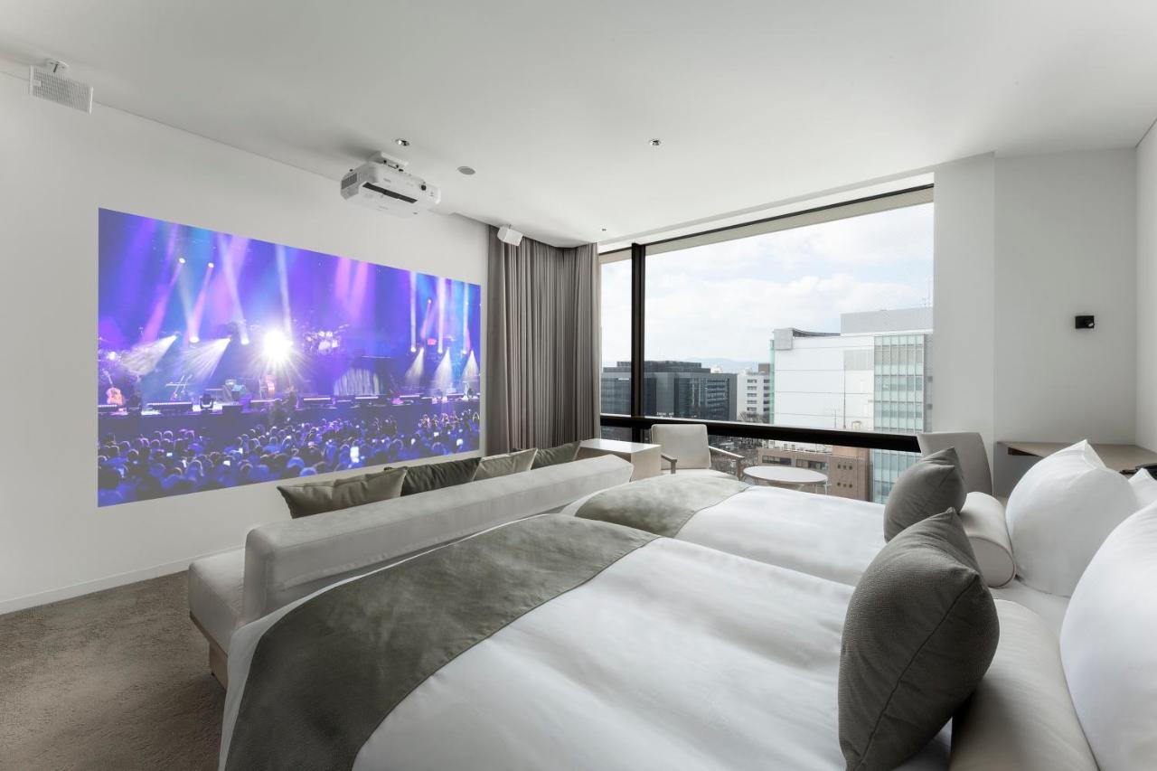 เดอะ รอยัล พาร์ค โฮเทล ไอคอนิก เกียวโต Hotel ภายนอก รูปภาพ A projector screen in a hotel room