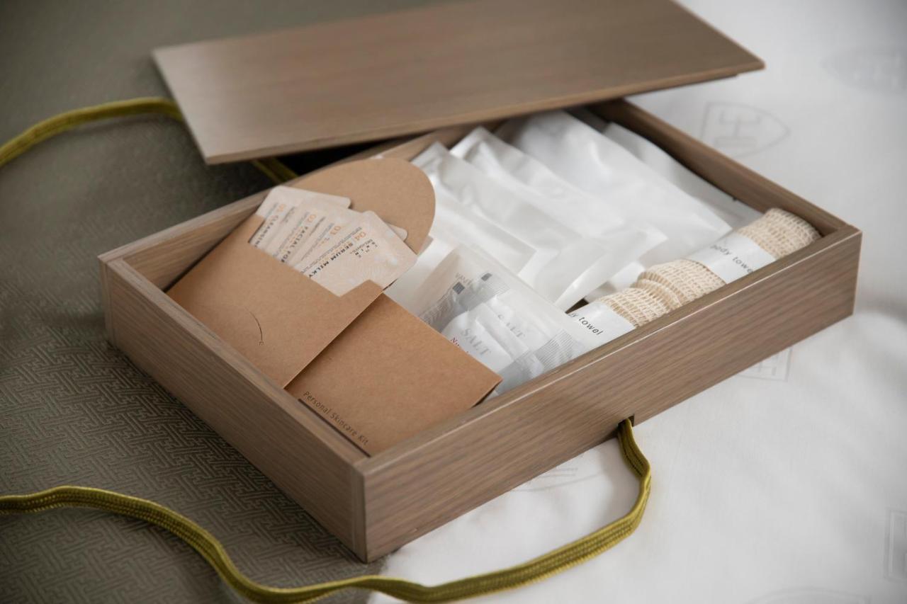 เดอะ รอยัล พาร์ค โฮเทล ไอคอนิก เกียวโต Hotel ภายนอก รูปภาพ A box of tea