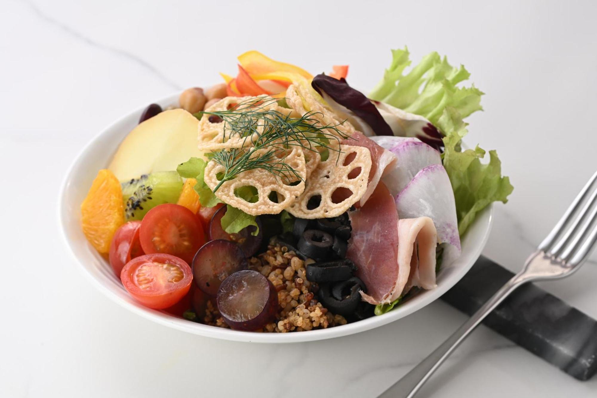 เดอะ รอยัล พาร์ค โฮเทล ไอคอนิก เกียวโต Hotel ภายนอก รูปภาพ A salad with lotus root