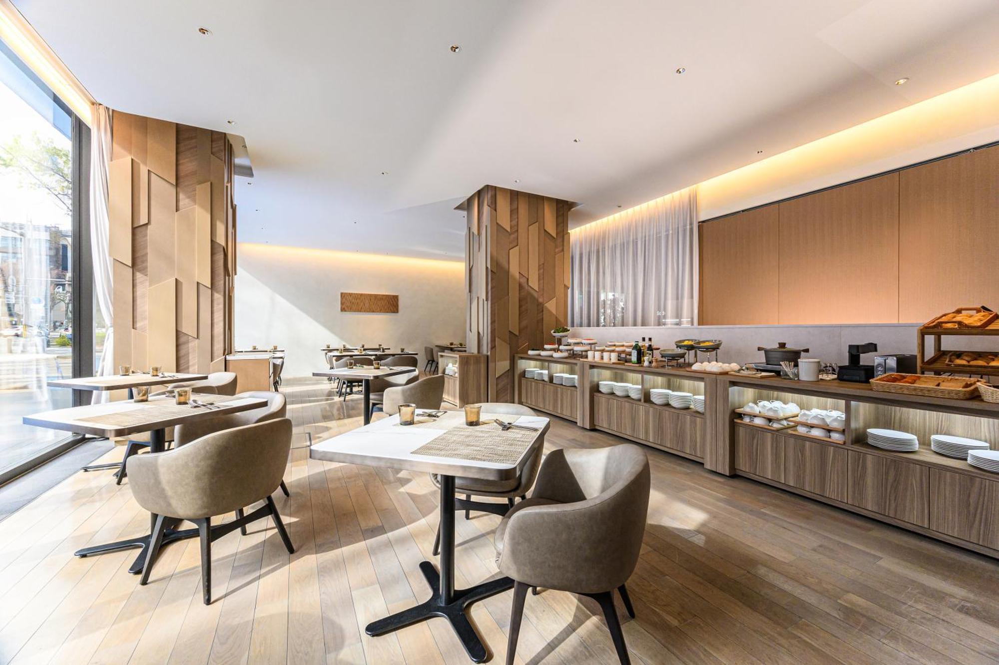 เดอะ รอยัล พาร์ค โฮเทล ไอคอนิก เกียวโต Hotel ภายนอก รูปภาพ The Lounge at London Heathrow Airport